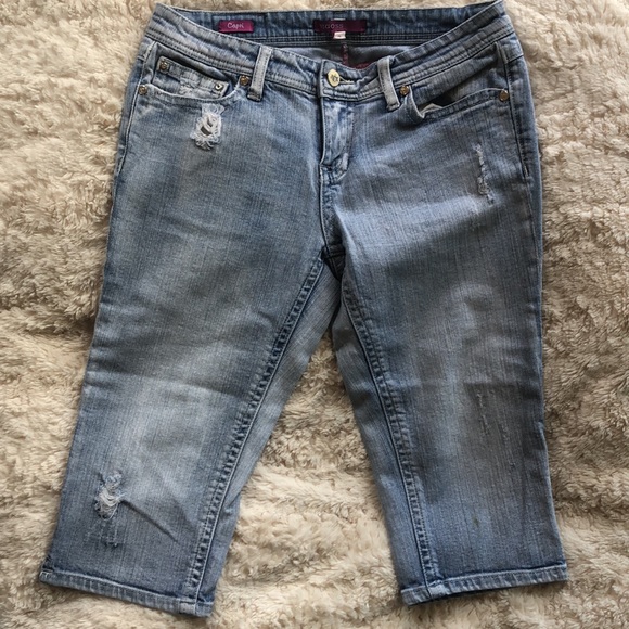Vigoss Distressed Denim Capri - Picture 2 of 13